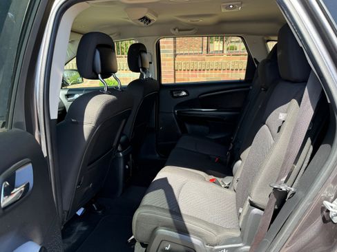 Used 2019 Dodge Journey SE w/ Premium Group FWD image 7
