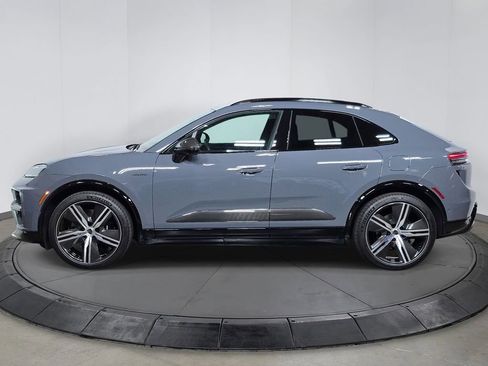 Used 2025 Porsche Macan Turbo Electric AWD/4WD image 2