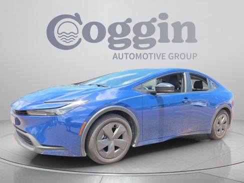 Used 2024 Toyota Prius LE FWD image 1