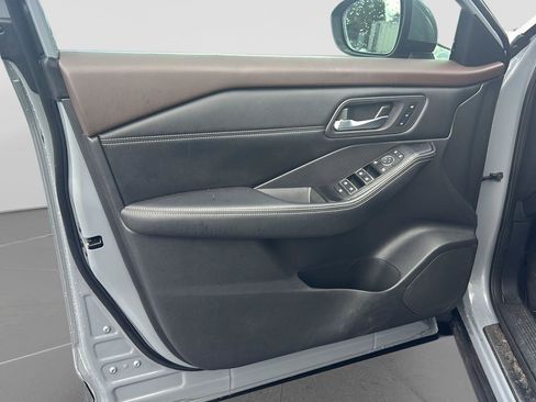 Used 2023 Nissan Rogue SL FWD image 10