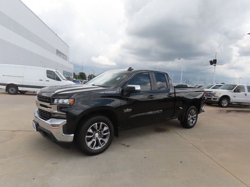 Used 2019 Chevrolet Silverado 1500 LT w/ Texas Edition RWD image 2