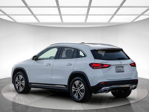 Certified 2025 Mercedes-Benz GLA 250 4MATIC image 2