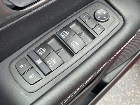 New 2026 Chrysler Pacifica Select FWD image 21
