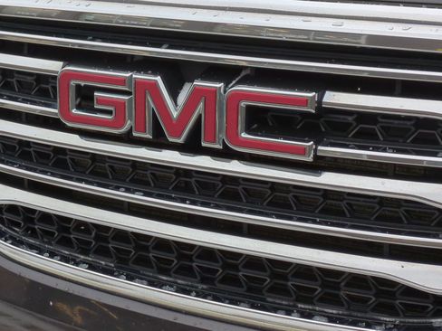 Used 2018 GMC Acadia SLE image 12