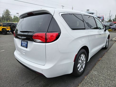 New 2026 Chrysler Voyager LX image 5