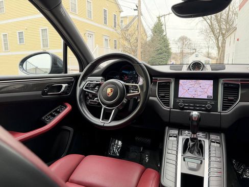 Used 2018 Porsche Macan AWD/4WD image 36