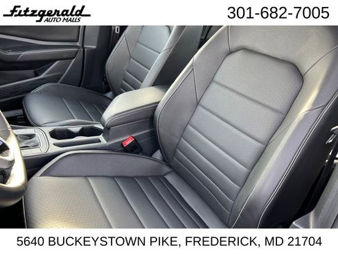 Used 2024 Volkswagen Jetta SE image 10