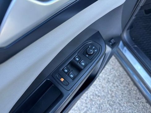 Certified 2023 Volkswagen Taos SE w/ Panoramic Sunroof Package image 12