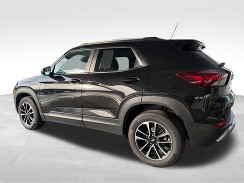 Used 2024 Chevrolet TrailBlazer LT w/ Driver Confidence Package image 3