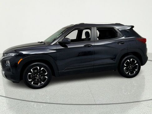 Used 2021 Chevrolet TrailBlazer LT w/ Convenience Package FWD image 2