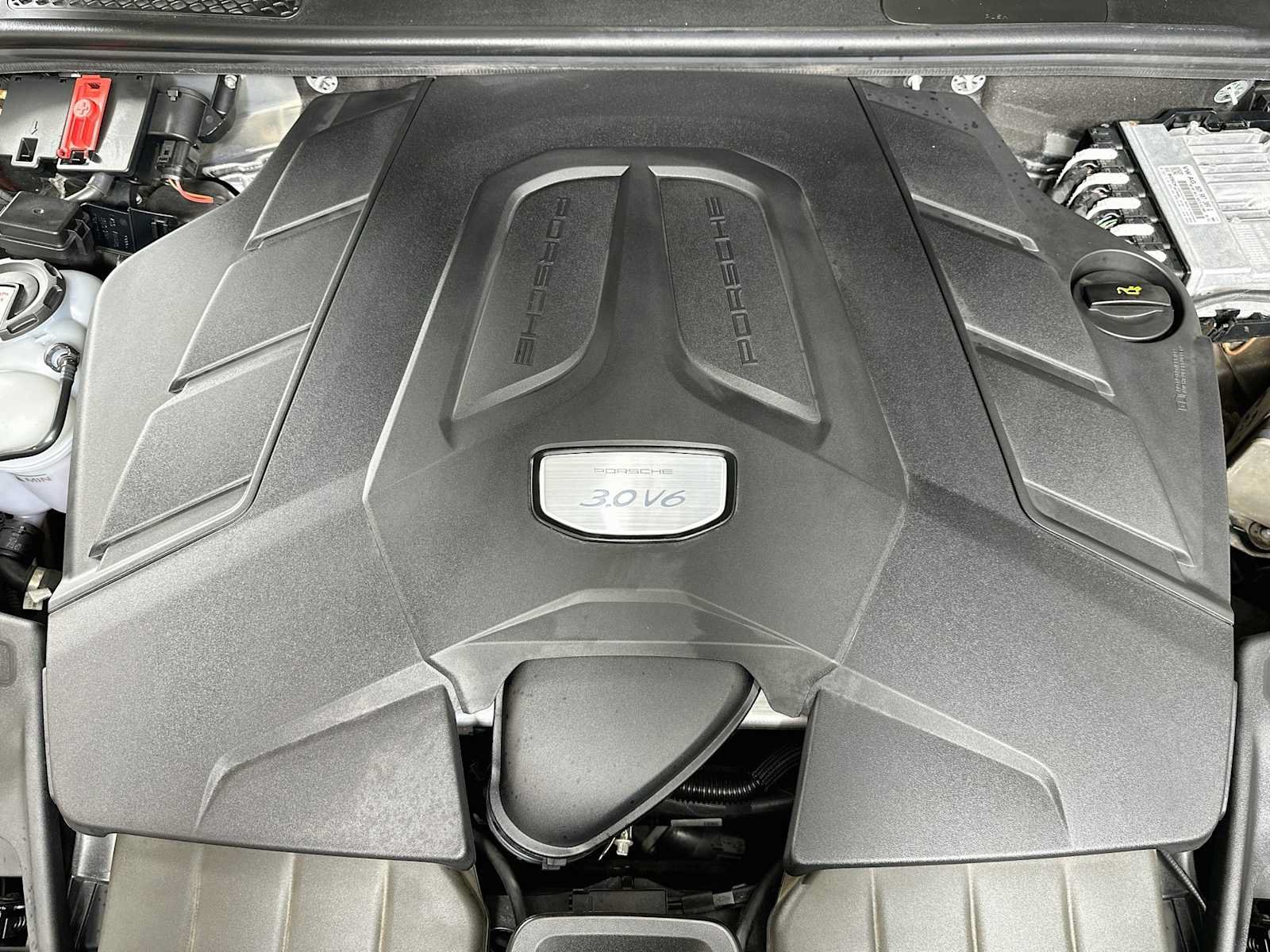 Used 2023 Porsche Cayenne AWD/4WD image 31