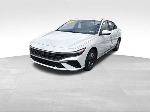 Used 2024 Hyundai Elantra SEL image 1