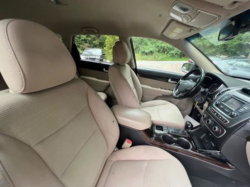 Used 2014 Kia Sorento LX image 18