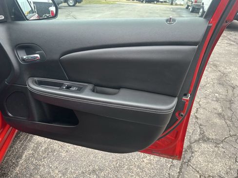 Used 2011 Dodge Avenger Lux image 37