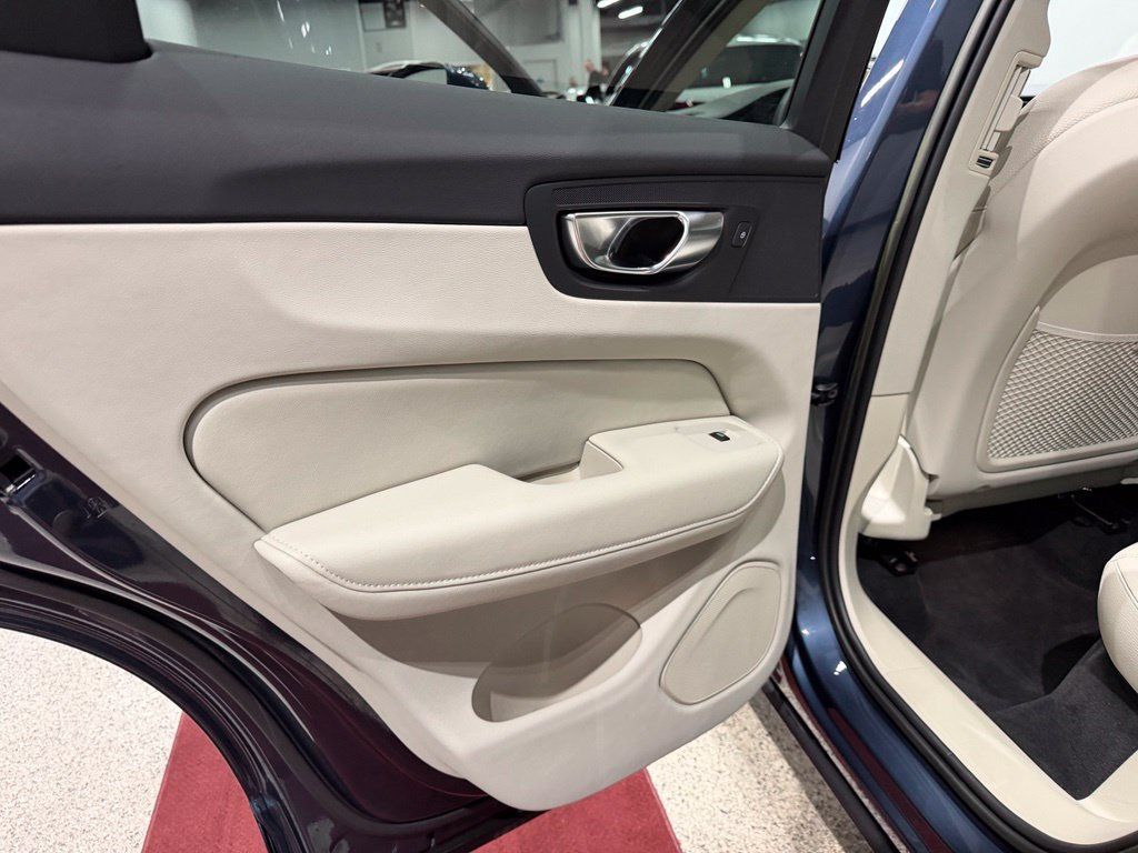 Used 2023 Volvo XC60 B5 Plus w/ Climate Package AWD/4WD image 25