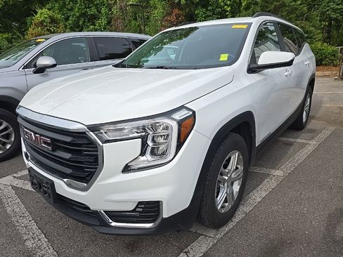 Used 2024 GMC Terrain SLE w/ Driver Convenience Package AWD/4WD image 4
