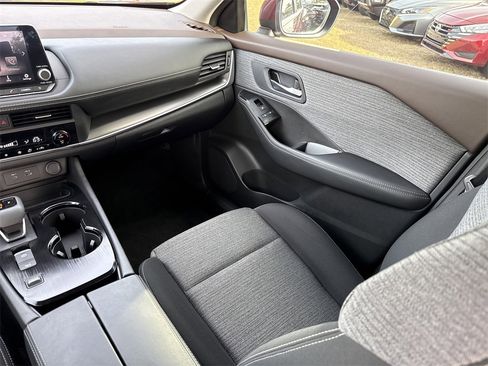 Certified 2023 Nissan Rogue SV image 27