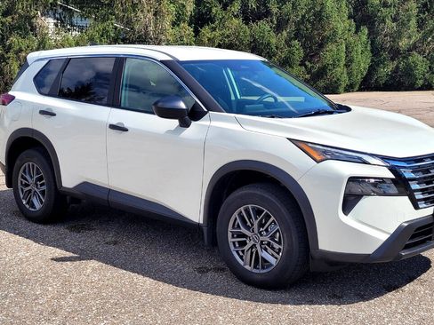 Used 2025 Nissan Rogue S image 8