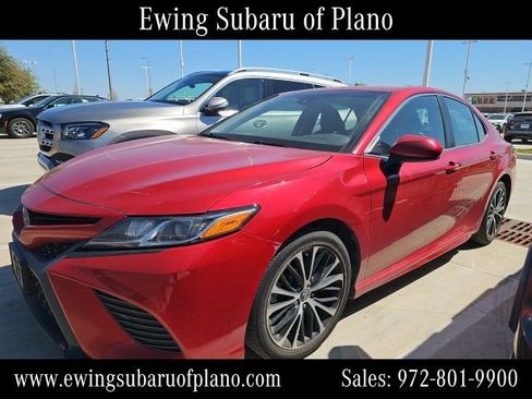 Used 2019 Toyota Camry SE image 2