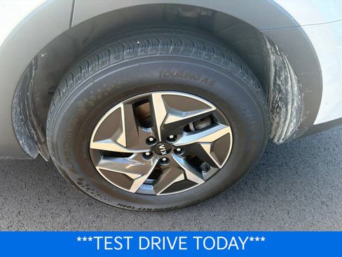 Certified 2021 Kia Sorento S FWD image 12