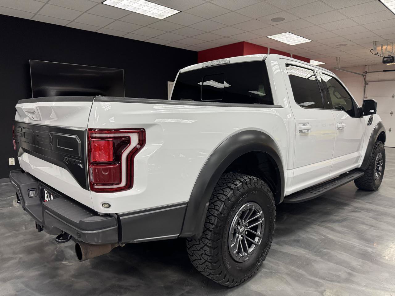 Used 2017 Ford F150 Raptor w/ Equipment Group 802A Luxury AWD/4WD image 13