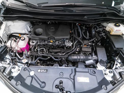 Certified 2025 Toyota Sienna LE FWD image 37