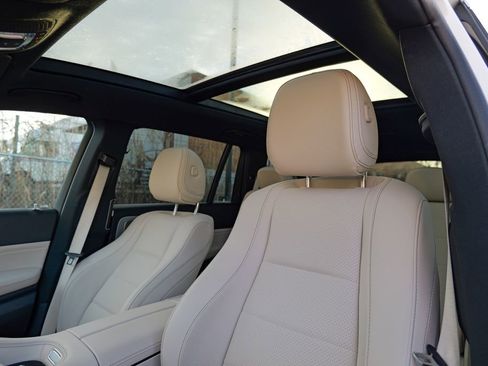 Used 2025 Mercedes-Benz GLS 450 4MATIC image 24