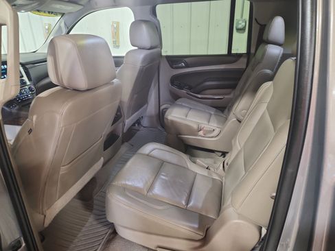 Used 2019 Chevrolet Suburban LT w/ Luxury Package image 13