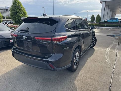 Used 2022 Toyota Highlander XLE FWD image 5