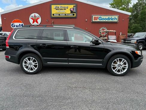 Used 2016 Volvo XC70 T5 Premier w/ Proximity Package image 2