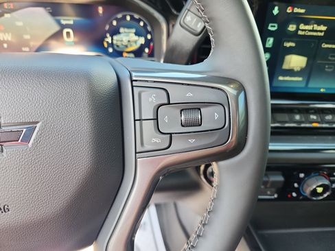 Used 2025 Chevrolet Silverado 2500 ZR2 w/ Technology Package image 28