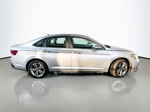 Used 2024 Volkswagen Jetta SE image 8