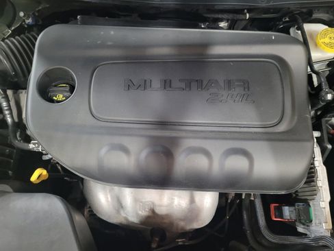 Used 2019 Jeep Cherokee Latitude Plus w/ Cold Weather Group AWD/4WD image 30