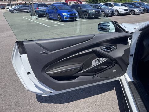Used 2017 Chevrolet Camaro LT w/ Technology Package RWD image 10