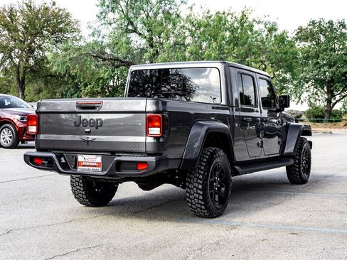 Used 2025 Jeep Gladiator Sport image 5