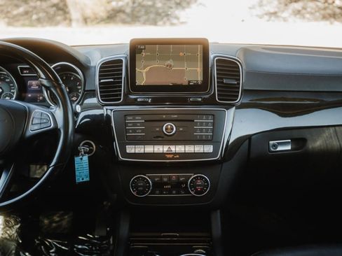 Used 2018 Mercedes-Benz GLS 550 4MATIC w/ Driver Assistance Package image 33