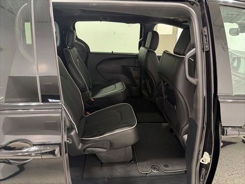 New 2026 Chrysler Pacifica Limited w/ S Appearance Package image 18