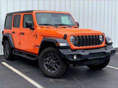 Used 2025 Jeep Wrangler Sport S image 31