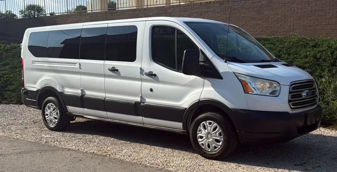 Used 2015 Ford Transit 350 XLT RWD image 3