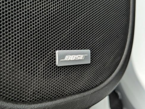 Used 2023 GMC Acadia SLT w/ Technology Package image 12