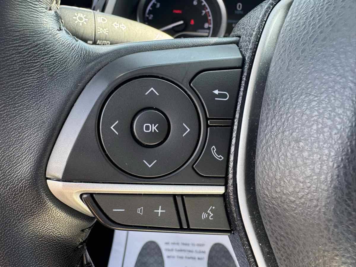 Used 2022 Toyota Camry XLE FWD image 19