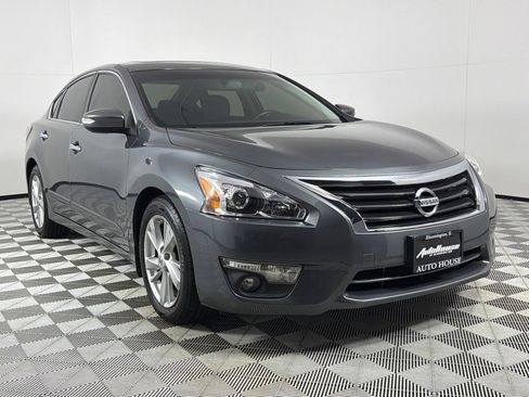 Used 2015 Nissan Altima 2.5 SL w/ Technology Package image 3