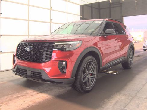Used 2025 Ford Explorer ST-Line w/ Premium Package AWD/4WD image 4