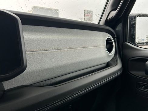 Used 2025 Jeep Wrangler Unlimited Sahara image 32