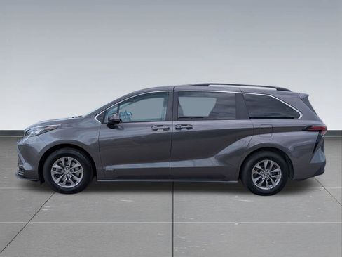 Used 2021 Toyota Sienna LE w/ LE Plus Package AWD/4WD image 3