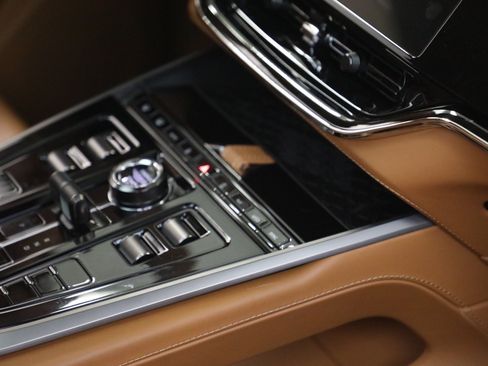 Used 2026 Aston Martin DBX 707 AWD/4WD image 30