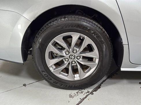 Used 2024 Toyota Sienna XLE image 23