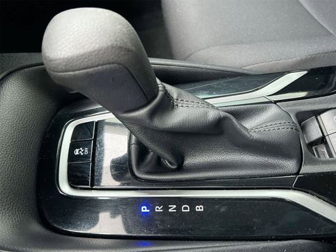 Used 2022 Toyota Corolla LE image 32