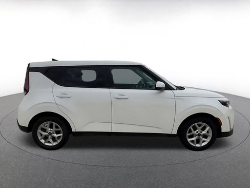 Used 2024 Kia Soul LX w/ LX Technology Package FWD image 16