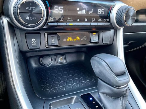 Used 2023 Toyota RAV4 XLE image 27